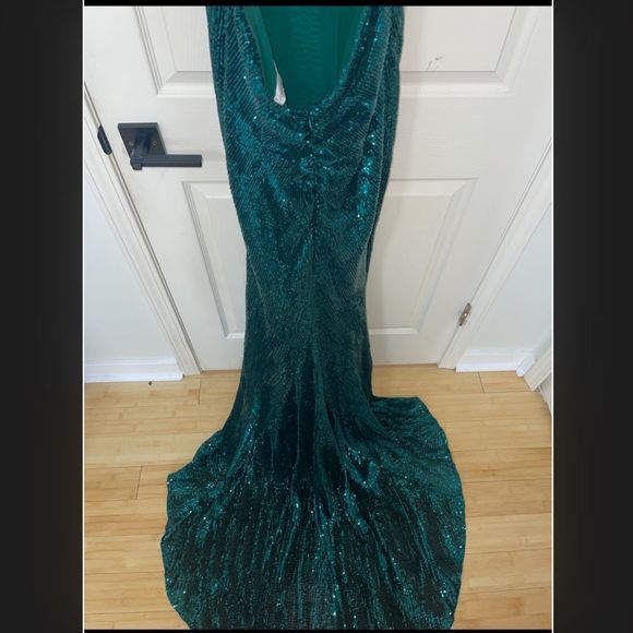 PORTIA & SCARLETT GLISTEN GOWN - PROM - Picture 5 of 7